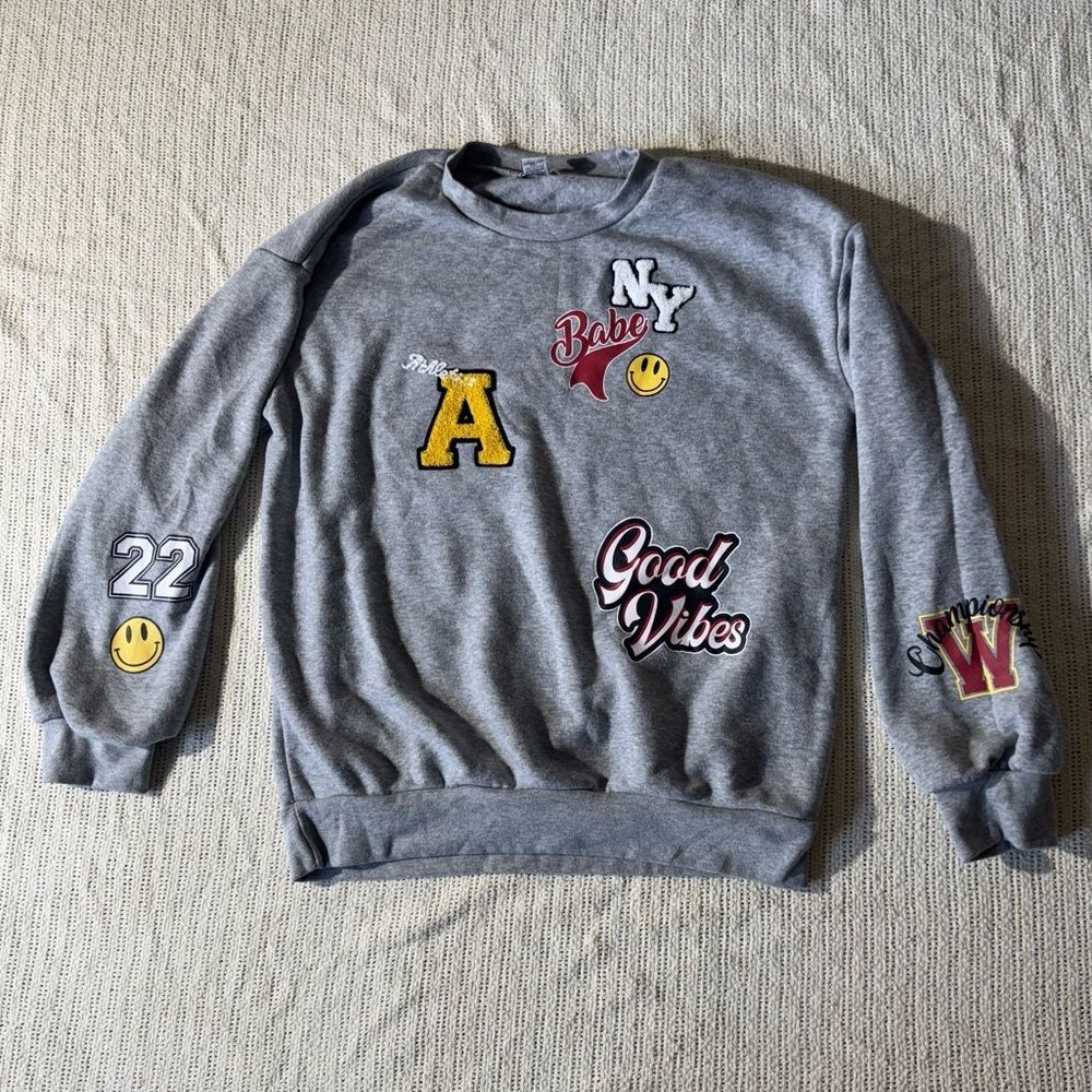 Grey Patch Logo Sweatshirt Small Juniors Indie Sleaze Streetwear Comfy Y2K Vibes